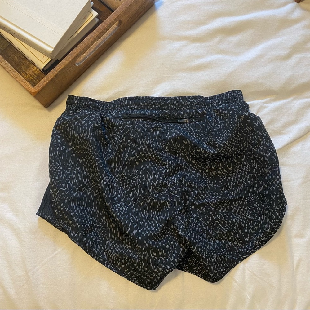 Nike Running Shorts - Picture 2 of 3